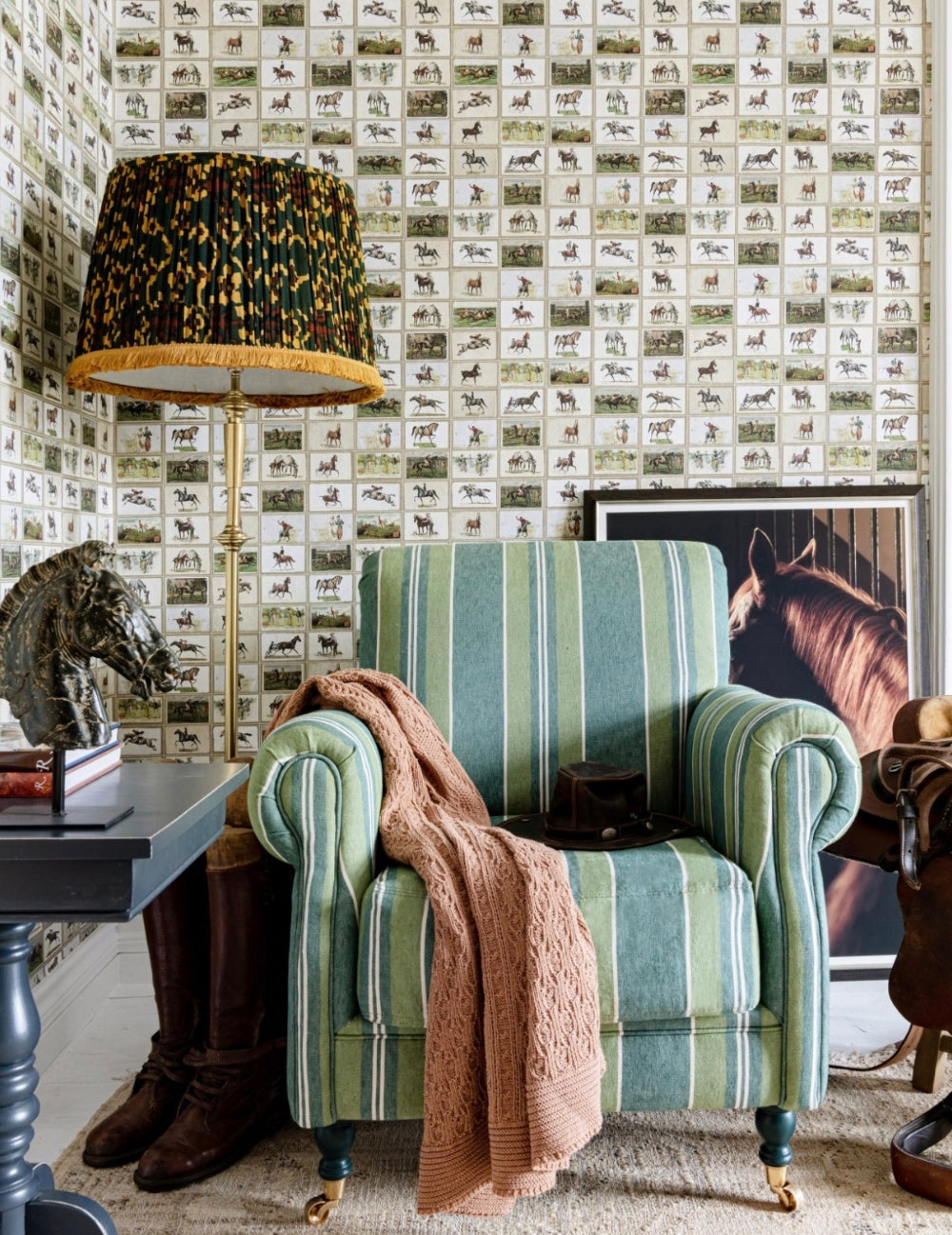 Wandtapete English Equestrian Stamps Braun Grün