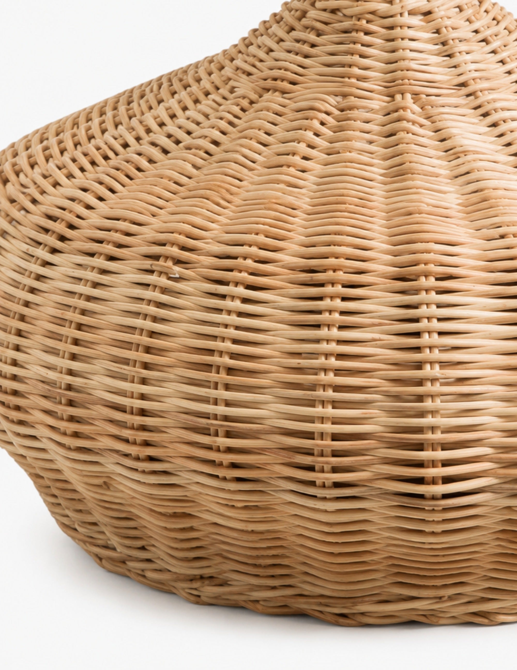 Rattan-Lampe mit konischem Lampenschirm