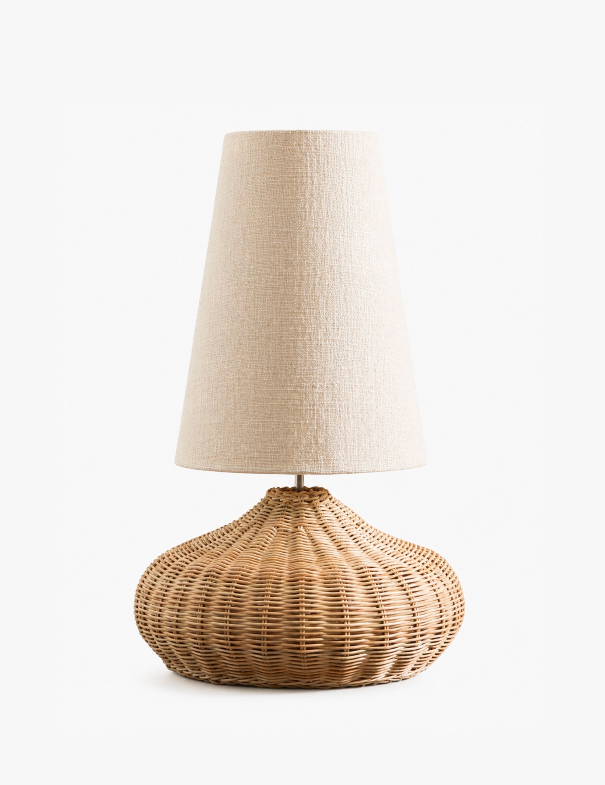 Rattan-Lampe mit konischem Lampenschirm