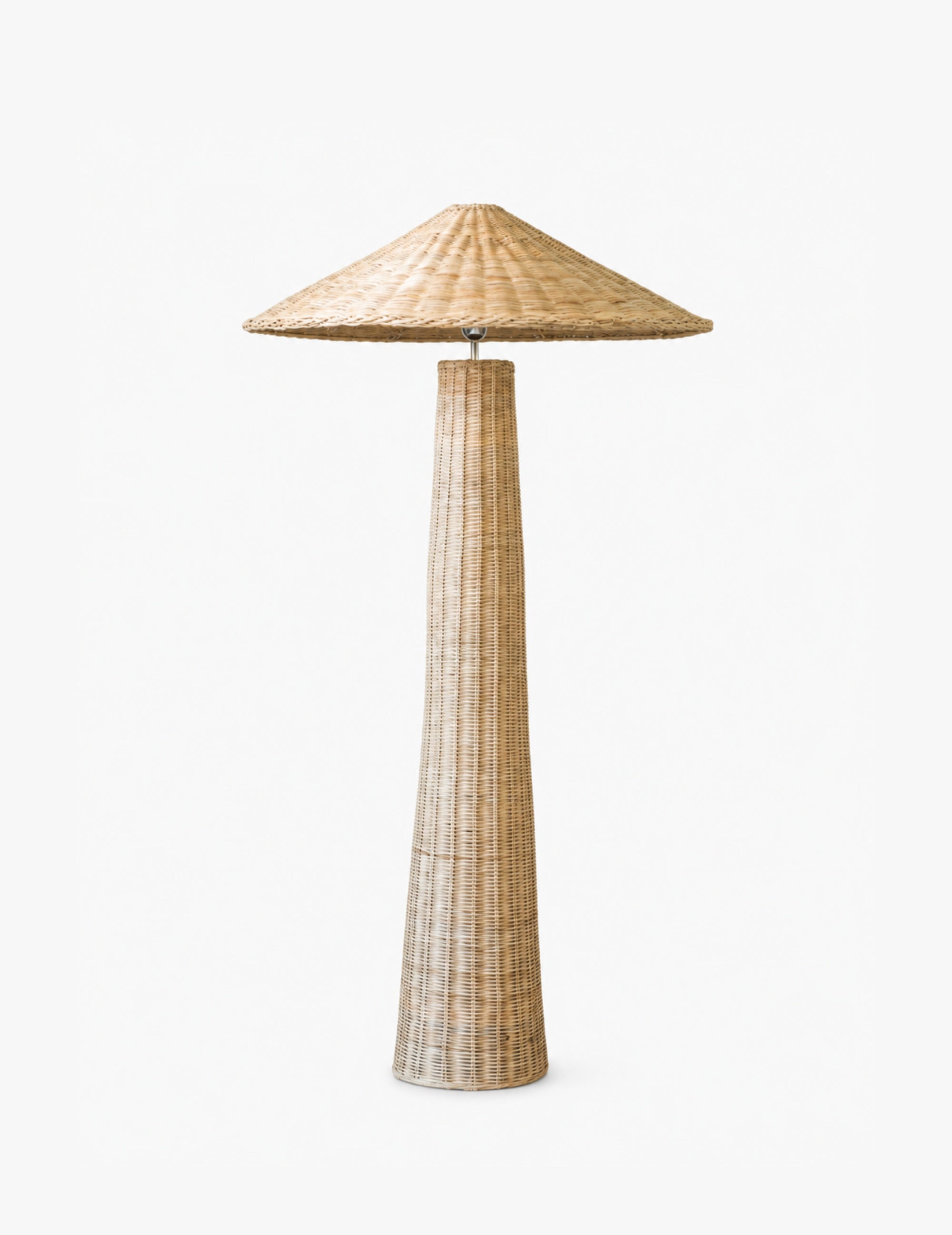Rattan-Stehlampe mit konischem Lampenschirm