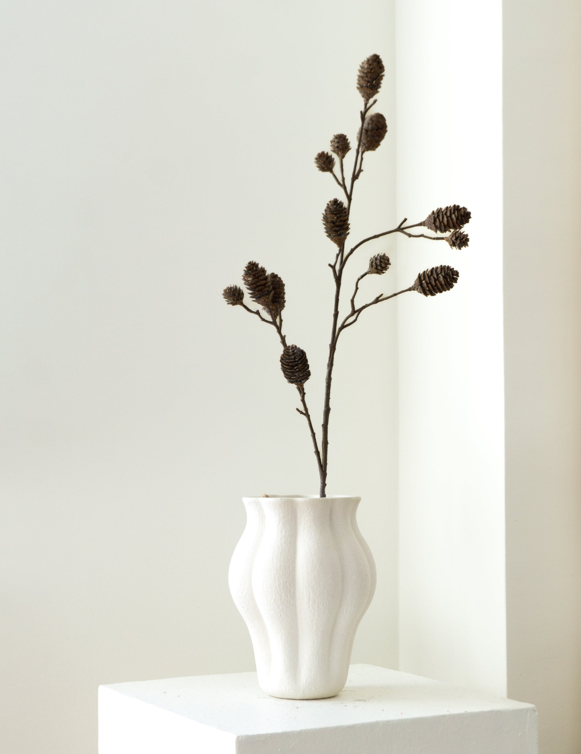 Kunstblume Tannenzapfenzweig Braun