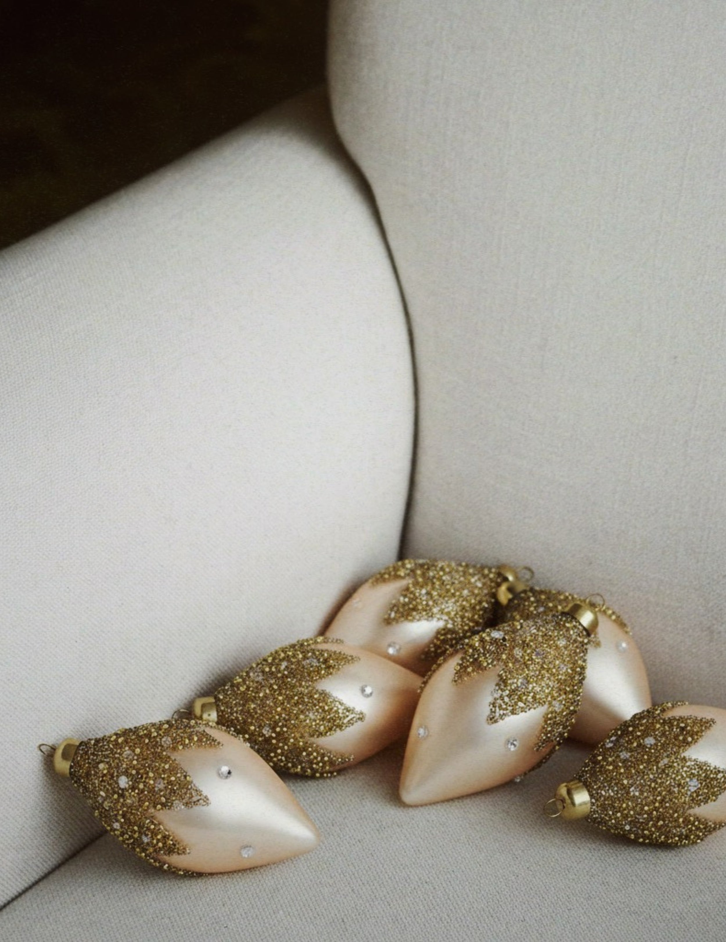 Christmas ornament with glitter pink-gold