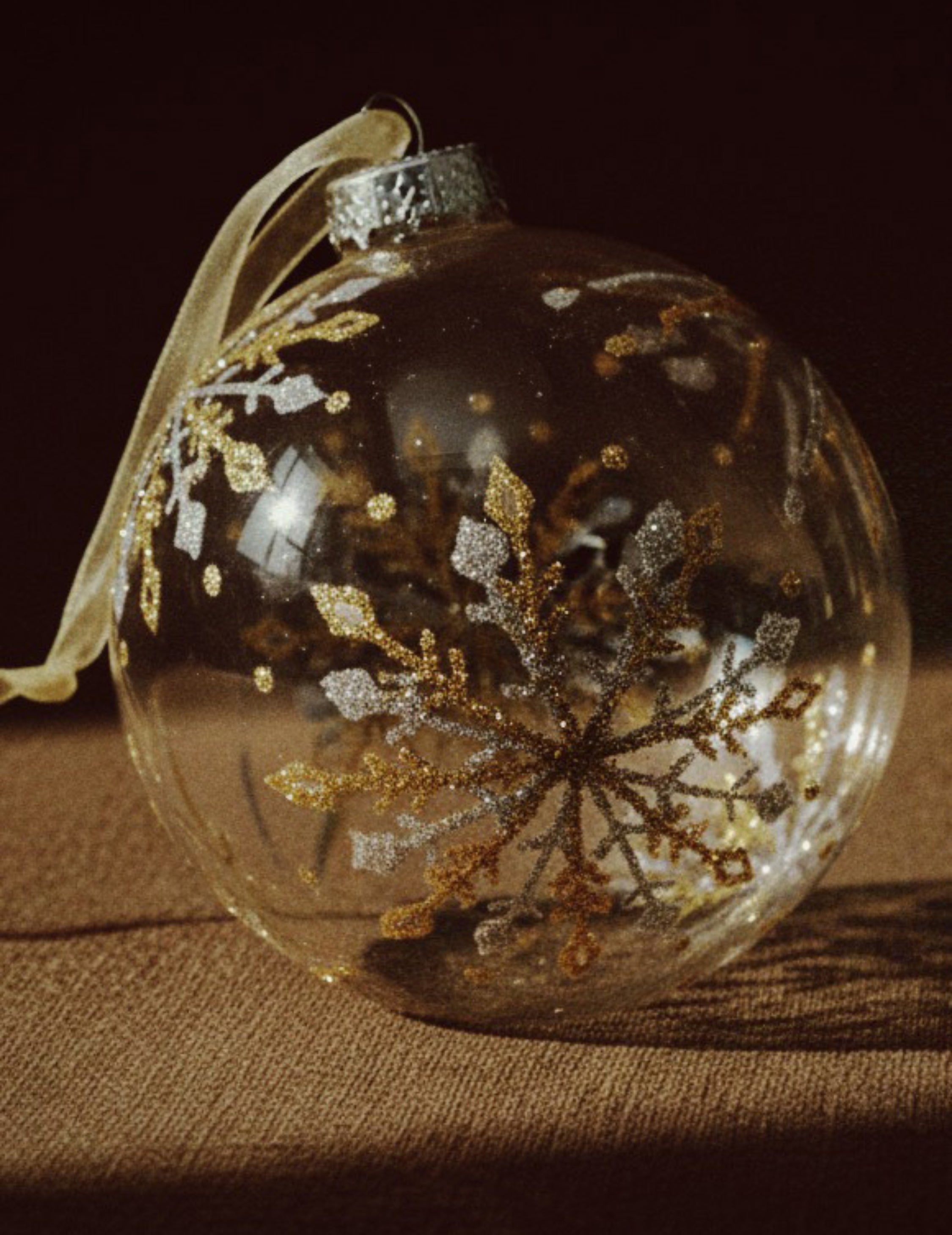 Weihnachtskugel aus Glas Schneekristalle Gold Silber