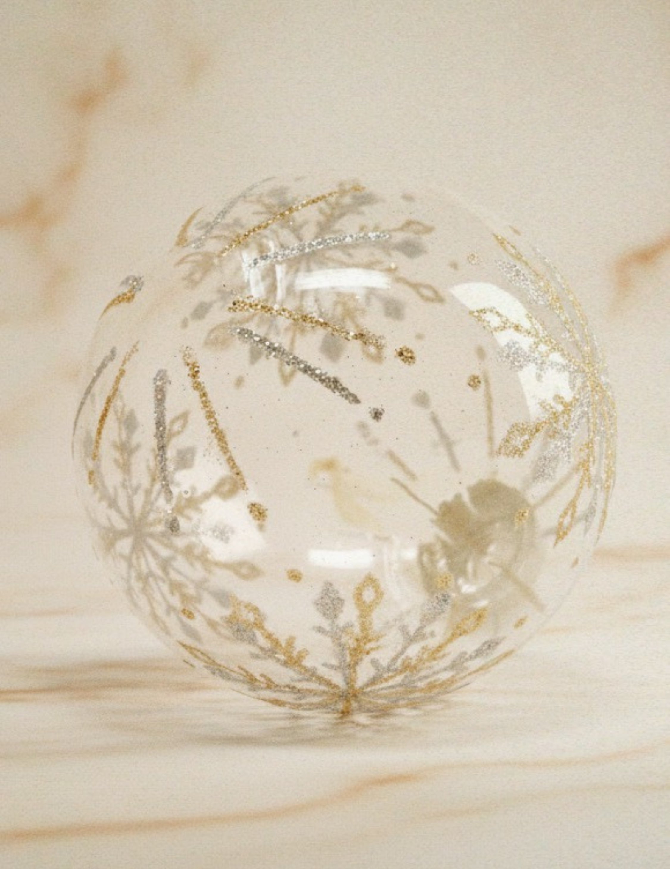 Weihnachtskugel aus Glas Schneekristalle Gold Silber